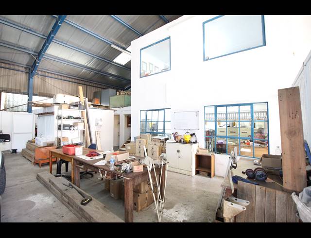 2,580M² WAREHOUSE FOR SALE IN BRAELYN